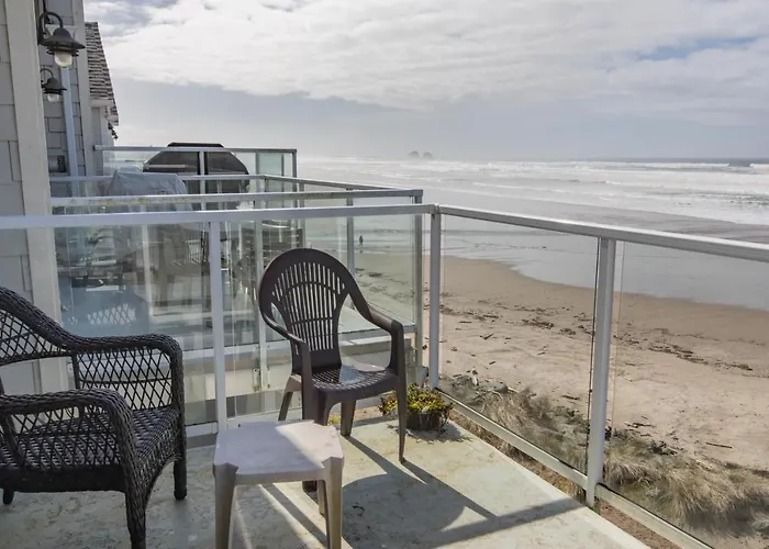 Rockaway Beach Vibes,Waterfront Oceanfront Rockaway Beach House Near Downtown,Wifi, Washer Dryer