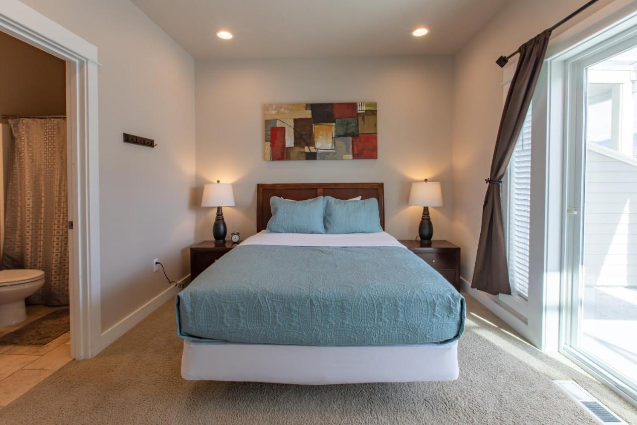 Holiday home Rockaway Vibes,waterfront Oceanfront Rockaway House Near Downtown,wifi, Washer Dryer *